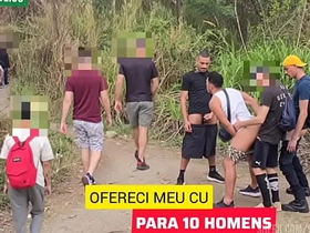 LEVEI 2 AMIGOS HÉTEROS PARA FODER MEU CU EM PÚBLICO, ONDE HOMENS COSTUMAM FAZER CAMINHADA. ENQUANTO CADA UM SE RESERVA PARA COMER MEU CU, UMA PLATEIA DE HOMENS OBSERVA E SE MASTURBAL. public gay sex videos asian