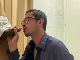 Na hora do tesão, rasguei a roupa do passivo e ele foi embora de cueca gay sex videos asian download