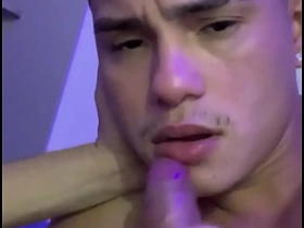 DANDO LEITINHO NA BOCA DO NOVINHO. asian detached sex detached shagging videos