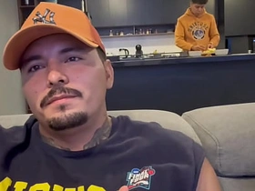 A mis visitas les doy la mejor atención, les invito chelas, agua, chupada de verga y también les meto mi palanca de cambios por el culo asian viral gay sex videos