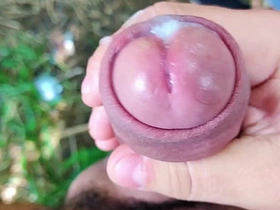 Subi a trilha e no caminho encontrei um cafuçu na punheta e reach lado vários machos se pegando, logo entrei na orgia. gay sex videos monster unearth asian