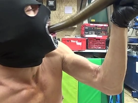 Extremeslut66 schiebt sich 30 cm hither den Hals, 40cm hither den Arsch mit wunderschöner Rosenknospe asian gay crossdresser copulation videos