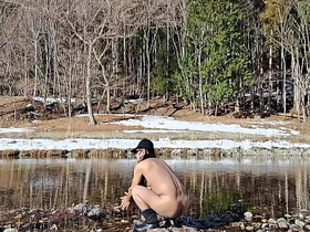 雪解けが始まった渓流で全裸散歩 asian school boys jubilant sexual intercourse videos