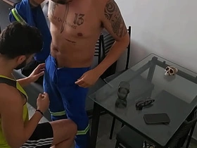 TECNICO VEIO OLHAR MINHA INTERNET E ME SOCOU O CABO. gay sex videos asian boys