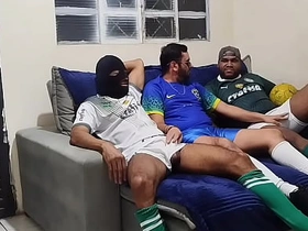 Como será que terminou essa partida de futebol? Adivinhem (Prévia) just fans asian gay sex videos