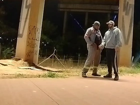 Motoqueiro vê Trabalhador mijando volta e oferece uma mamada asian hard delighted making love videos