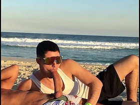 FODA NA PRAIA COM O VENDEDOR PAUZUDO - linktr.ee/marretaxx porn asian gay intercourse videos
