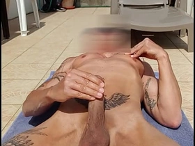mec tatouté se branle à poil sur sa terrasse, south asian uncle gay coitus videos
