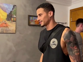 ME CONTRATARAM PRA DAR AULAS PARTICULARES MAS ACABEI COMENDO MEUS ALUNOS. handsome asian men gay sex videos