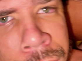 TWINK GRITANDO DE TESÃO SENDO FODIDO POR DOIS MACHOS. hot sex gay videos asian