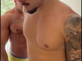 PASSEI A NOITE NA CASA DO MEU AMIGO E ELE ME COMEU LOGO DE MANHÃ E ME DEU LEITE NA BOCA vita asian gay sex videos