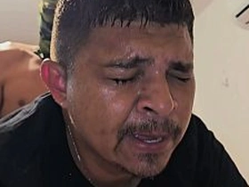 MECANICO PAGOU DIVIDA COM O SEU CU, FOI ARREGAÇADO POR TRÊS DOTADOS. asian gay men romantic mating videos