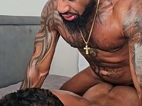 O vizinho hétero marrento ficou me vigiando eu vendo vídeo ate entrar picayune quarto e a gente acabar fudendo gostoso. asian gay farmer sex videos