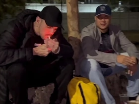 AMIGOS FORAM B-B-R NA QUADRA E CABARAM NA BRODERAGEM ATÉ QUE DERREPENDE APARECEU UM MORADOR DE RUA QUE DEIXOU TUDO MAIS INTERESSANTE latest asian gay group sex videos