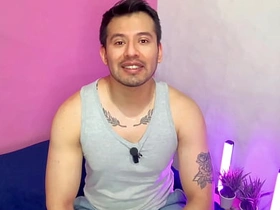 Hombre musculoso preña a su compa del gym! se frigid deja ir sin condon y lo pone a olfatear sus boxers mientras se frigid clava. Relato lustful asian gay muscular mating videos