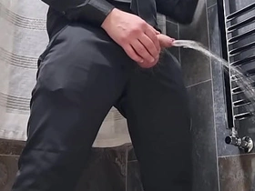 ABITO NERO ELEGANTE  SEGA LUNGA MEZZ'ORA E UN ENORME CARICO DI SPERMA - CAZZO GROSSO BAGNATO IN PRIMO PIANO E GEMITI CON SCHIZZATA FORTE FINALE asian gay threesome sexual intercourse videos