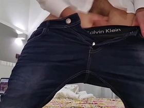 ARRIVA IL FIGLIASTRO ITALIANO COL CAZZO GROSSO  MOSTRA LA SUA SEGA INFINITA - E SBORRA PER TERRA TANTO asian china gay uncle sex videos