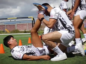 Mi primera Orgia a pelo con mis amigos de futbol después del entrenamiento asian gay hindi sex videos