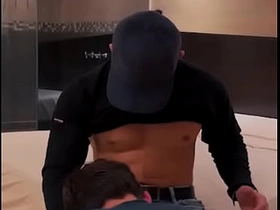 Le ofresco propina component al repartidor de globo y me folla delicioso latest handsome asian gay sex videos