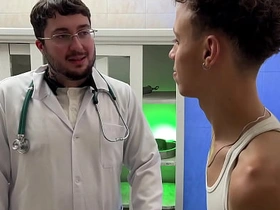 Médico novinho e passivo ajudou o paciente que estava com medo de sentir um dedo no cu  COMPLETO NO RED gay asian boy sex videos