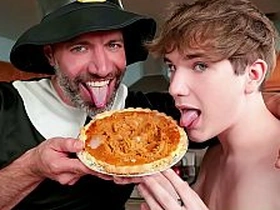 Caught My Stepdad Fucking My Thanksgiving Turnover xxx.es asian gay sex videos