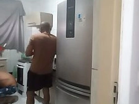 Contratei um montador de moveis pra montar o armário da cozinha no final o puto me deixou brincar com as ferramentas asian gay mens sex videos
