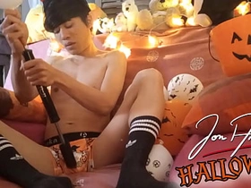 Halloween Jon Arteen pumps up balloons together with ends up pumping his cock until he ejaculates his cum in all directions from wantonness himself Ahegao gay boy sex videos asian