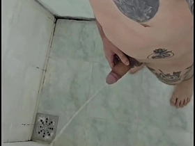 EU MIJANDO NO BANHO sex asian videos gay