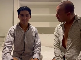 Este joven nunca había probado una gran verga como la que tiene este discapacitado asian gay handsome dealings videos