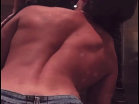 Después de una plática de mujeres en el proscribe mi amigo hetero y yo terminamos en la ducha juntos y follando teen gay sex videos asian